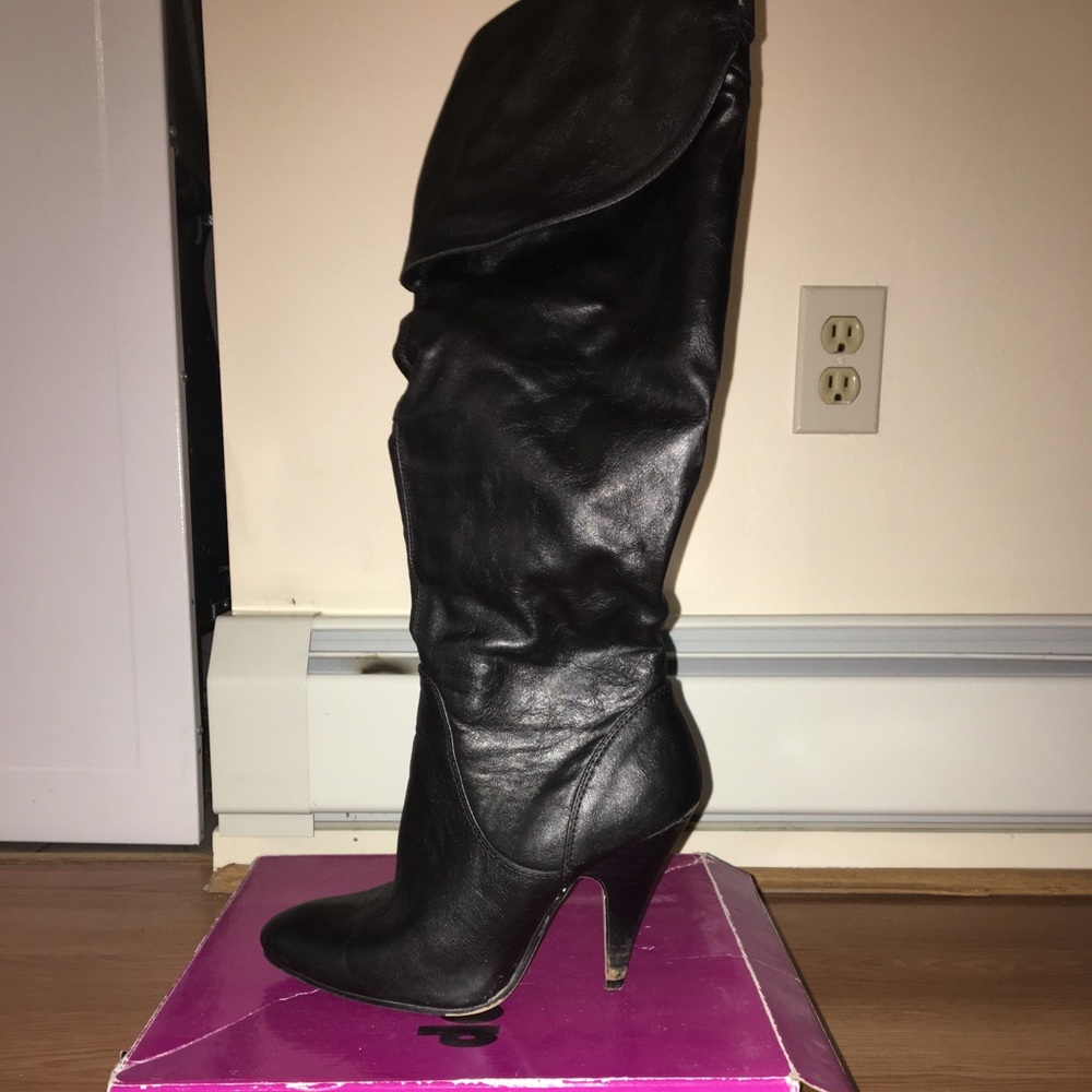Women’s boots size 6